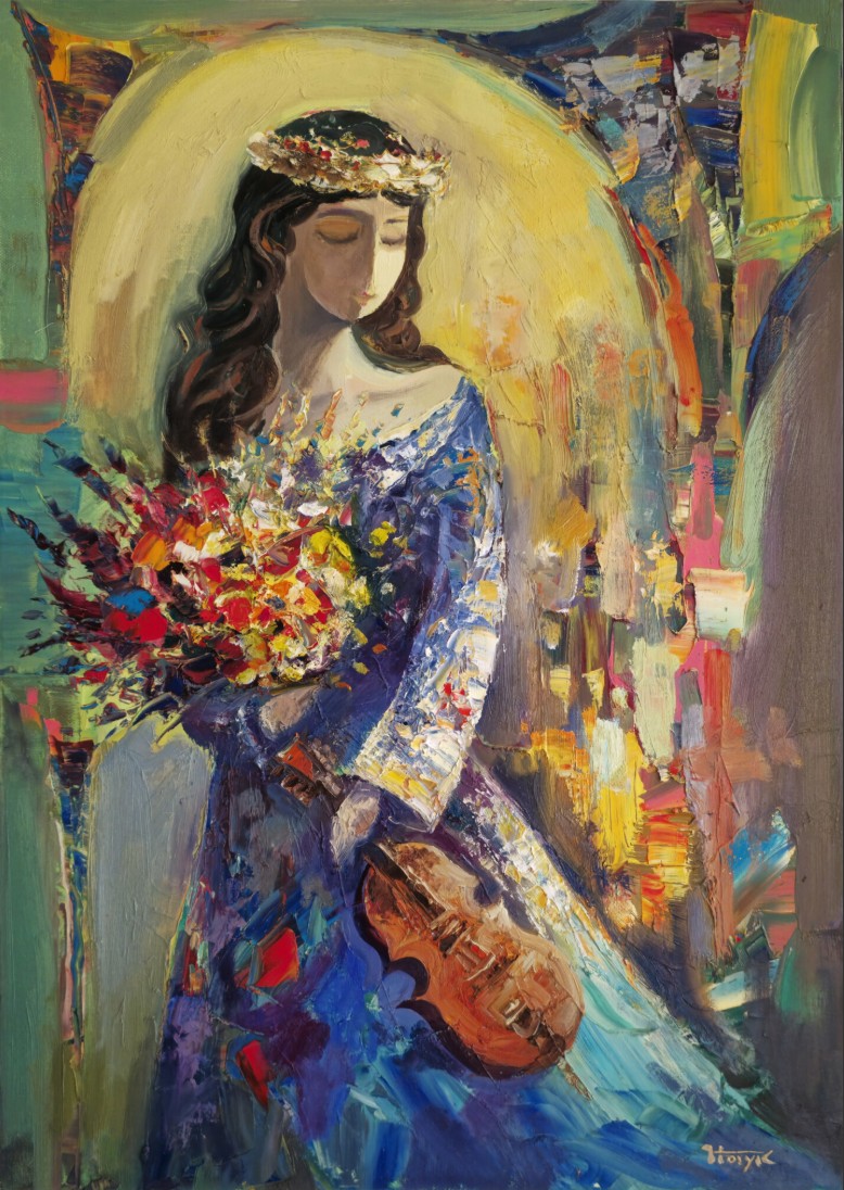 Femme à la couronne fleurie en robe bleue, tenant un bouquet et un violon, halo doré, empâtements au couteau — Hayk Miqayelyan