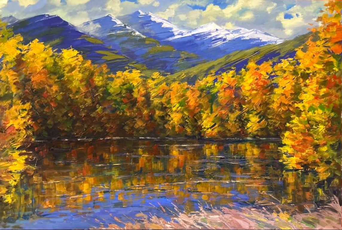 Lac de montagne bordé d'arbres aux feuillages dorés, cimes enneigées à l'arrière-plan — Armen Harutyunyan « Lorenc »