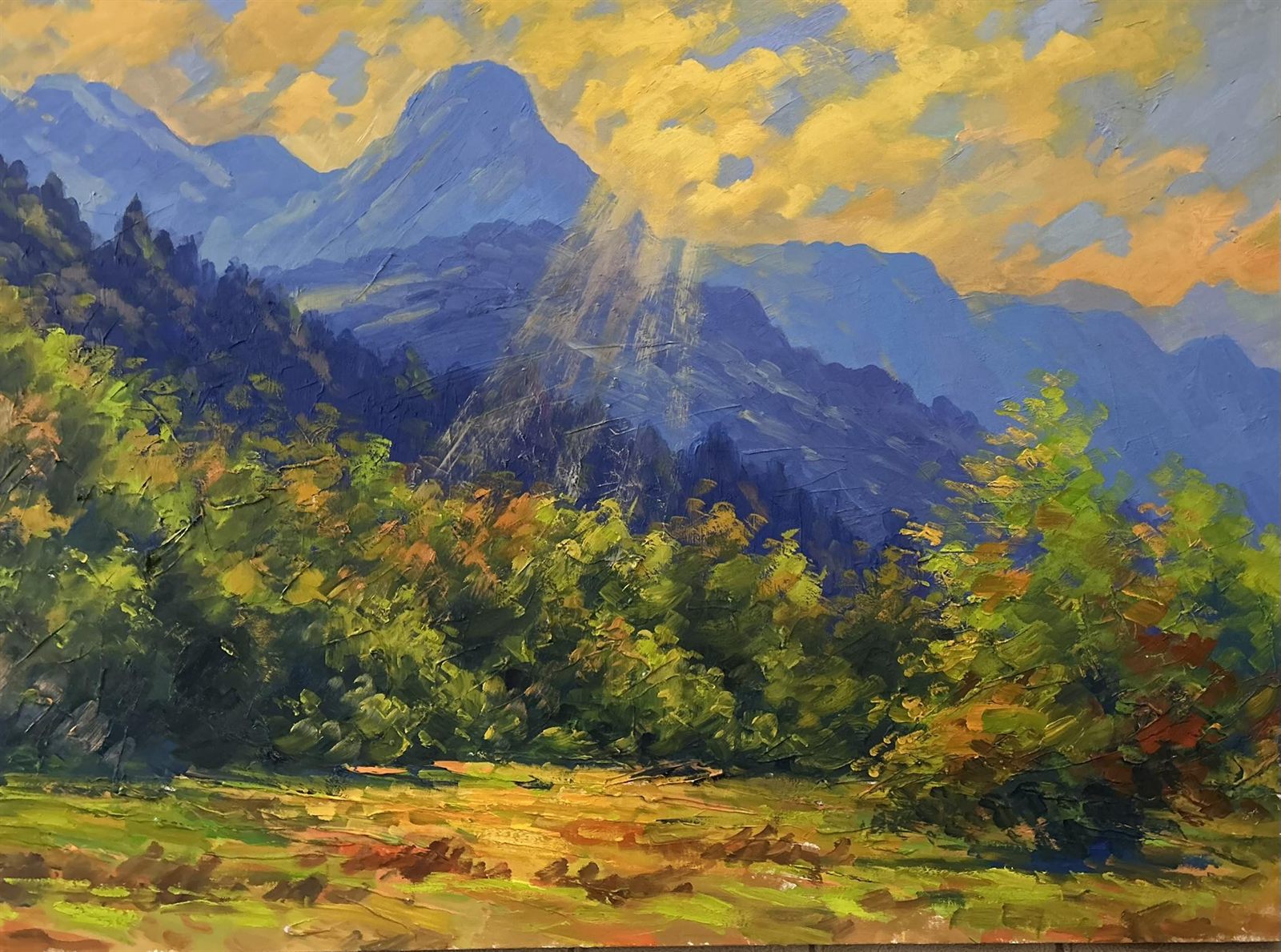 Vallée de montagne traversée par des rayons de lumière, peinture au couteau — Armen Harutyunyan « Lorenc »